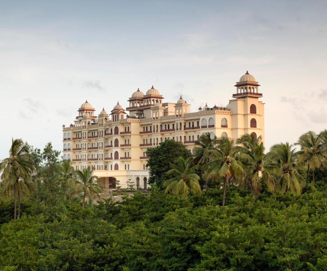 Uday Palace Navsari, A Member Of Radisson Individuals Exterior photo