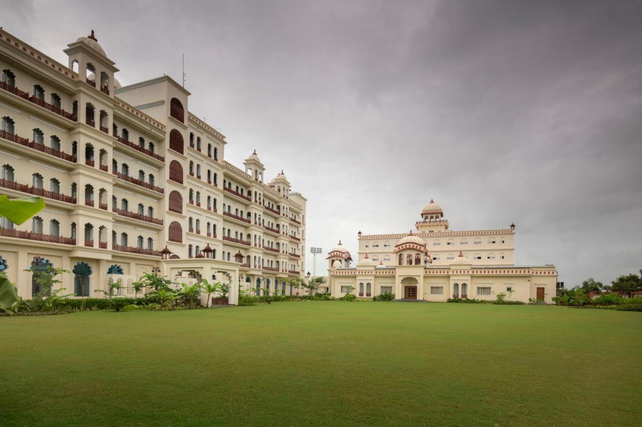 Uday Palace Navsari, A Member Of Radisson Individuals Exterior photo