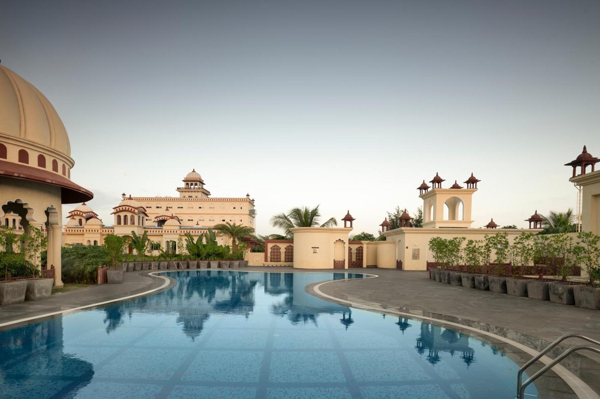 Uday Palace Navsari, A Member Of Radisson Individuals Exterior photo